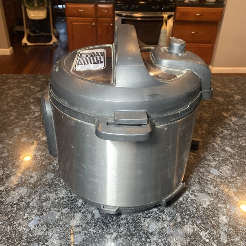 Instant Pot IP-DUO60 V3 6 Quart Programmable Pressure Cooker gallery