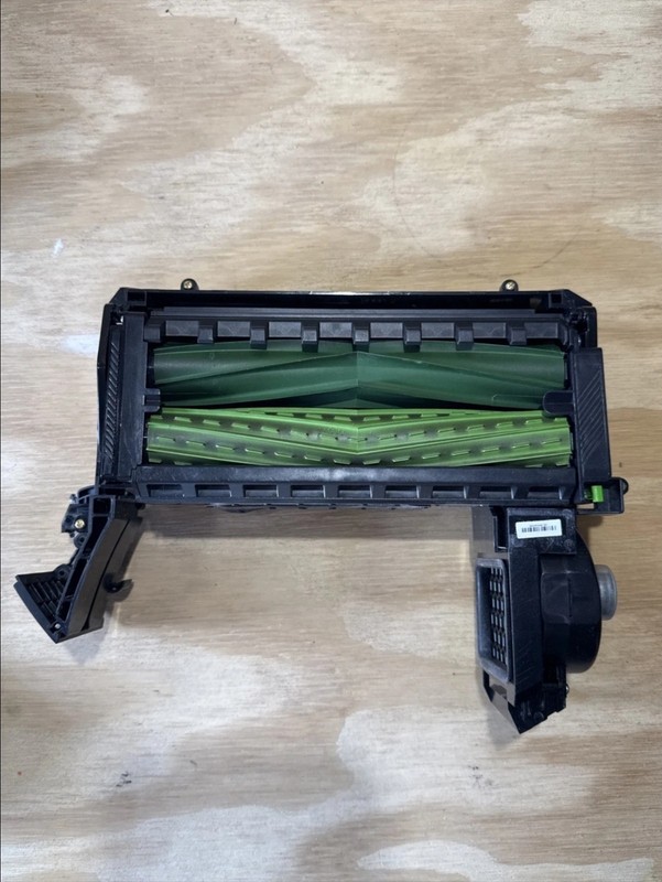iRobot Roomba i4+ w/accessories gallery