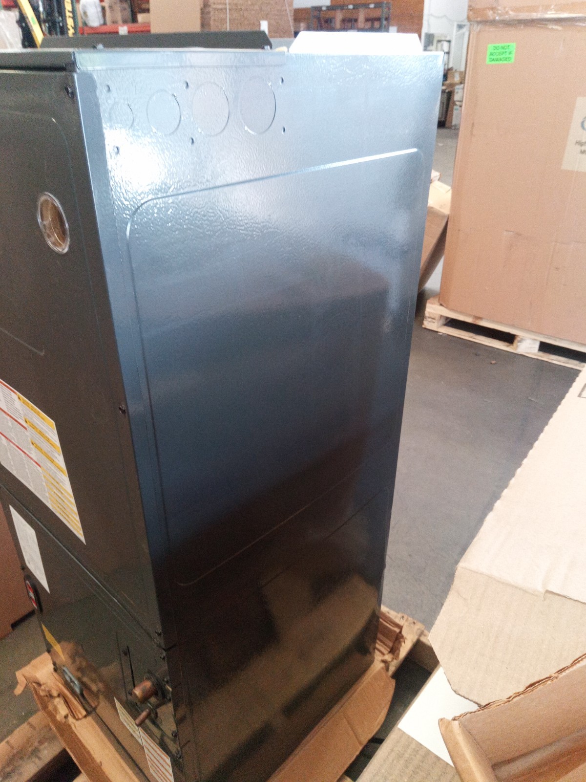 Goodman 3 TON Multi-Positional Air Handling Unit, AVPTC39C14, Scratch & Dent gallery