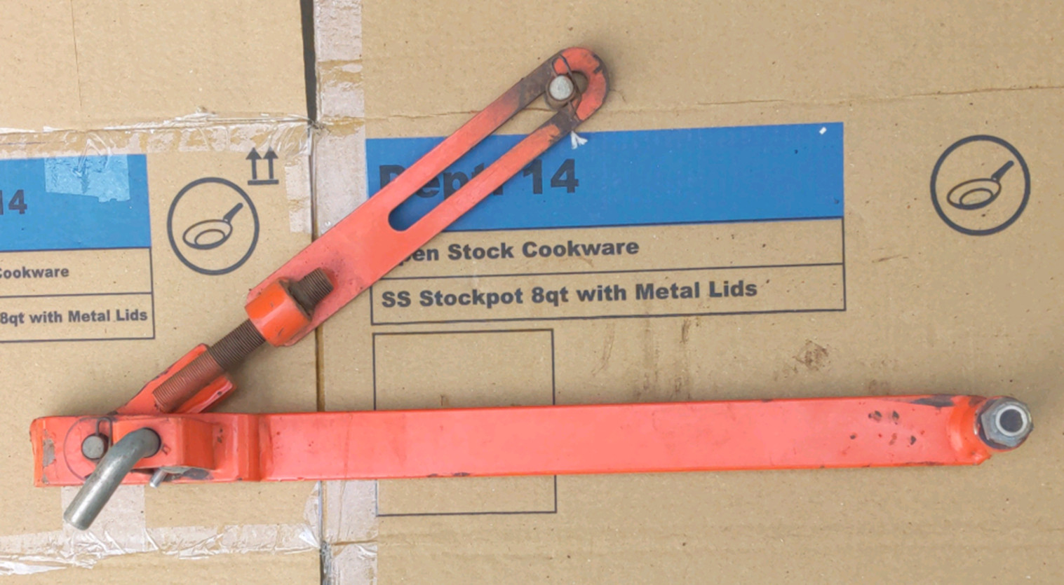 Kubota G2160 Tractor, LEFT Deck Lift Arm Bracket gallery