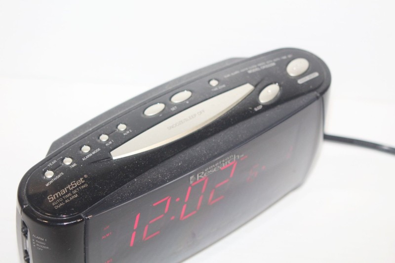 Emerson Research SmartSet CKS2288B Digital Dual Alarm Clock AM FM Radio gallery