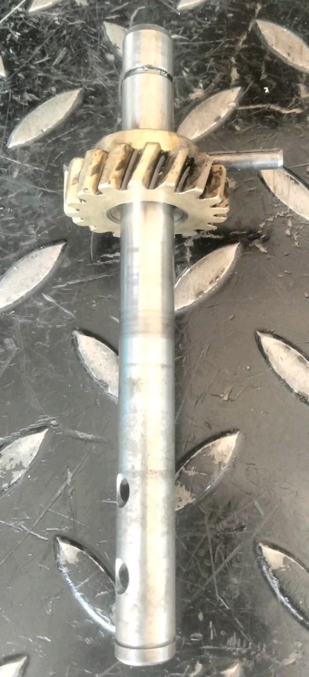 4HP Briggs & Stratton 114982 Helical Gear & Shaft 231278 690516 230831 691240 gallery