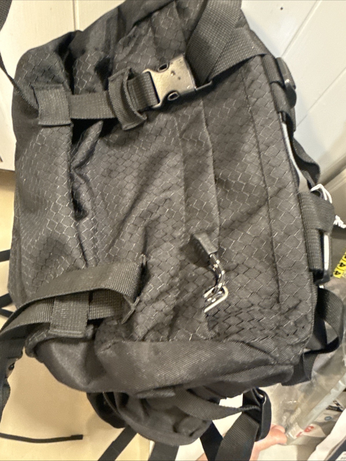 Amazon Basics 75L Backpack Opti Black Hiking Camping 75L 2