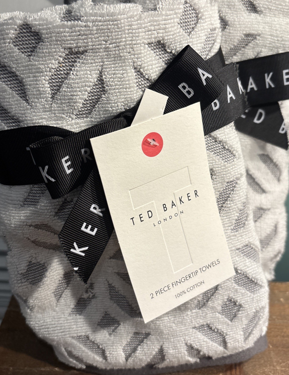 Ted Baker London 2 Hand & 2 Fingertip Towels White Gray Geometric 100% Cotton gallery