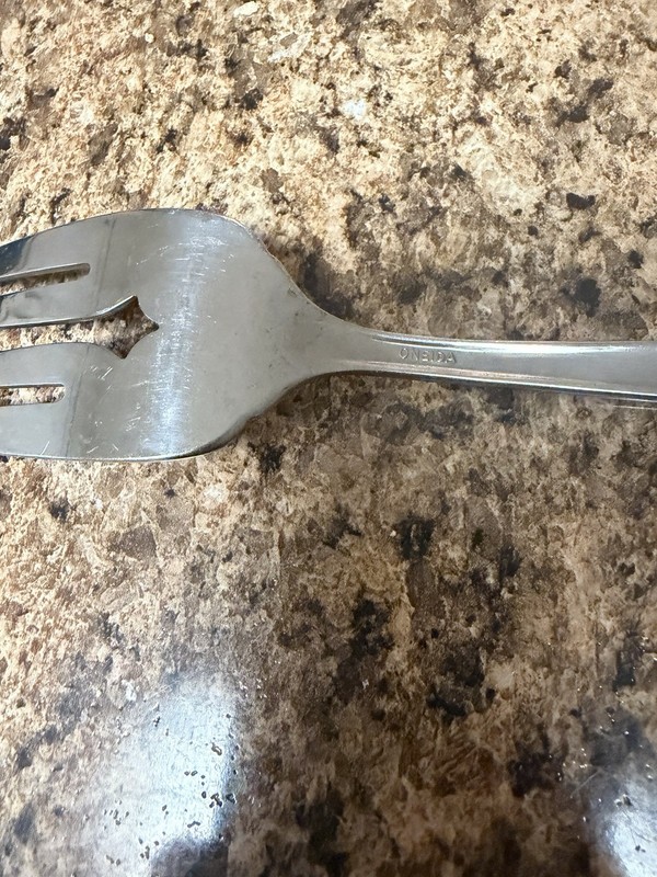 Oneida Satin Accent Stainless Flatware Serving Spoons Knives Forks Lot Of 30 gallery