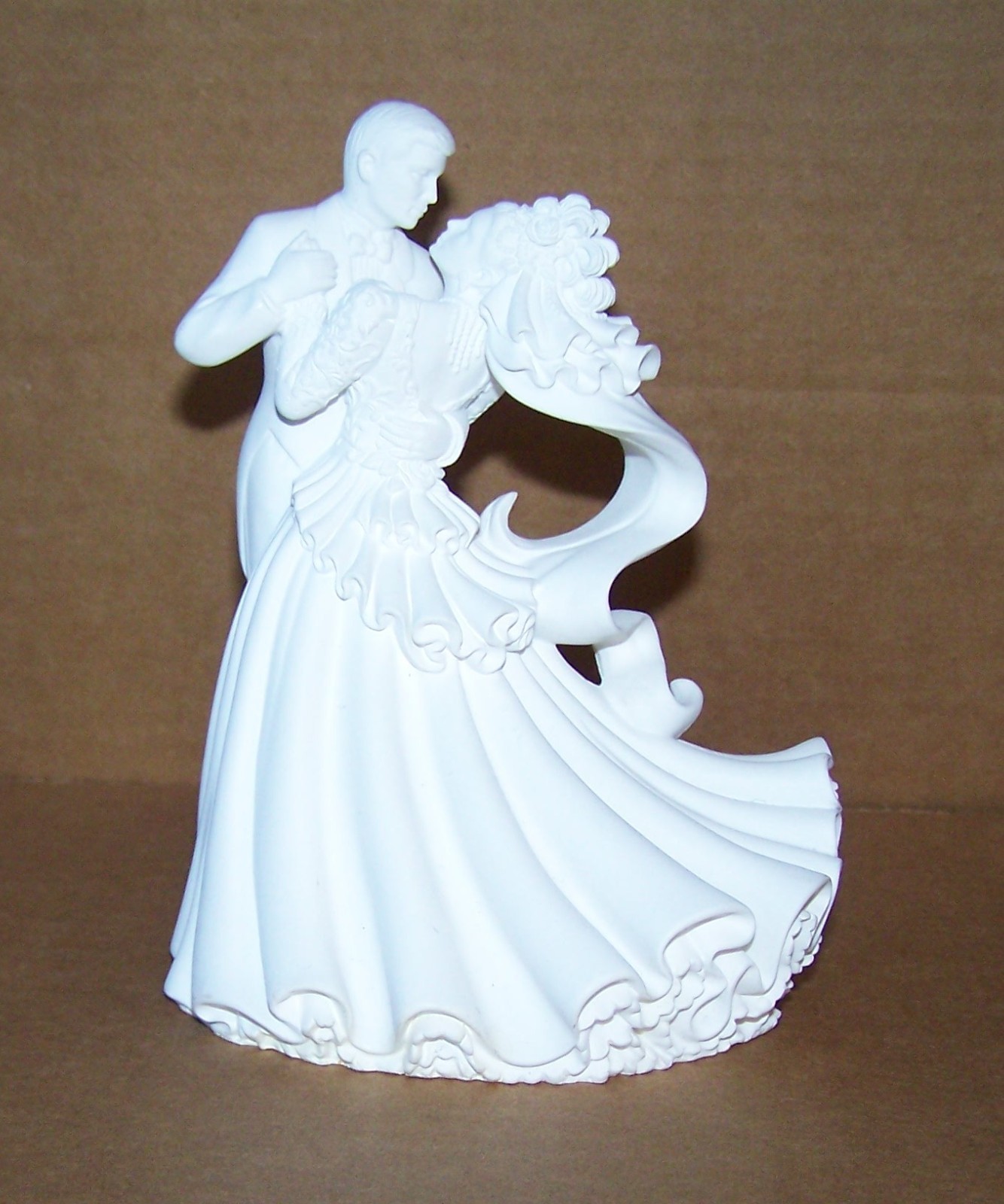 Bride & Groom First Dance Wilton Bianca Wedding Cake Topper Resin 5 1/2" Z2 gallery