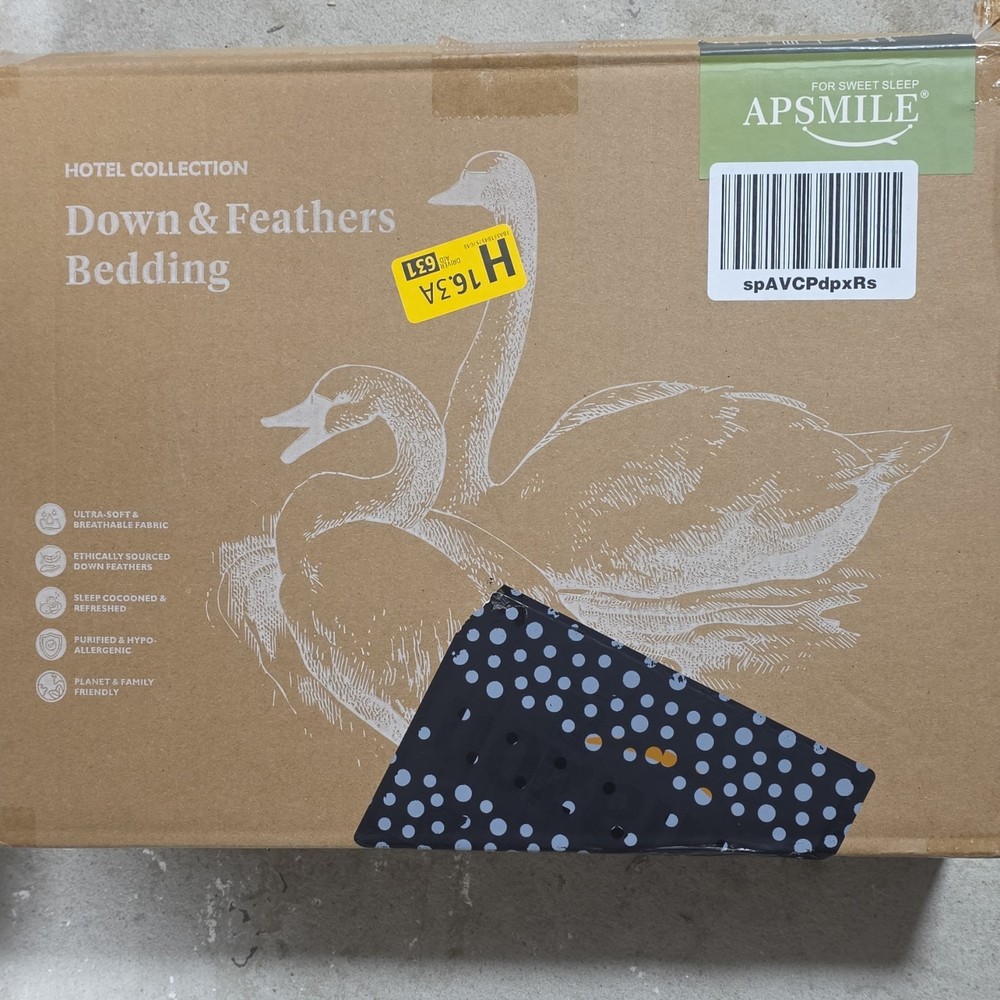 APSMILE Hotel Collection Down & Feather Duvet Insert 18x18 White ME240-1818
