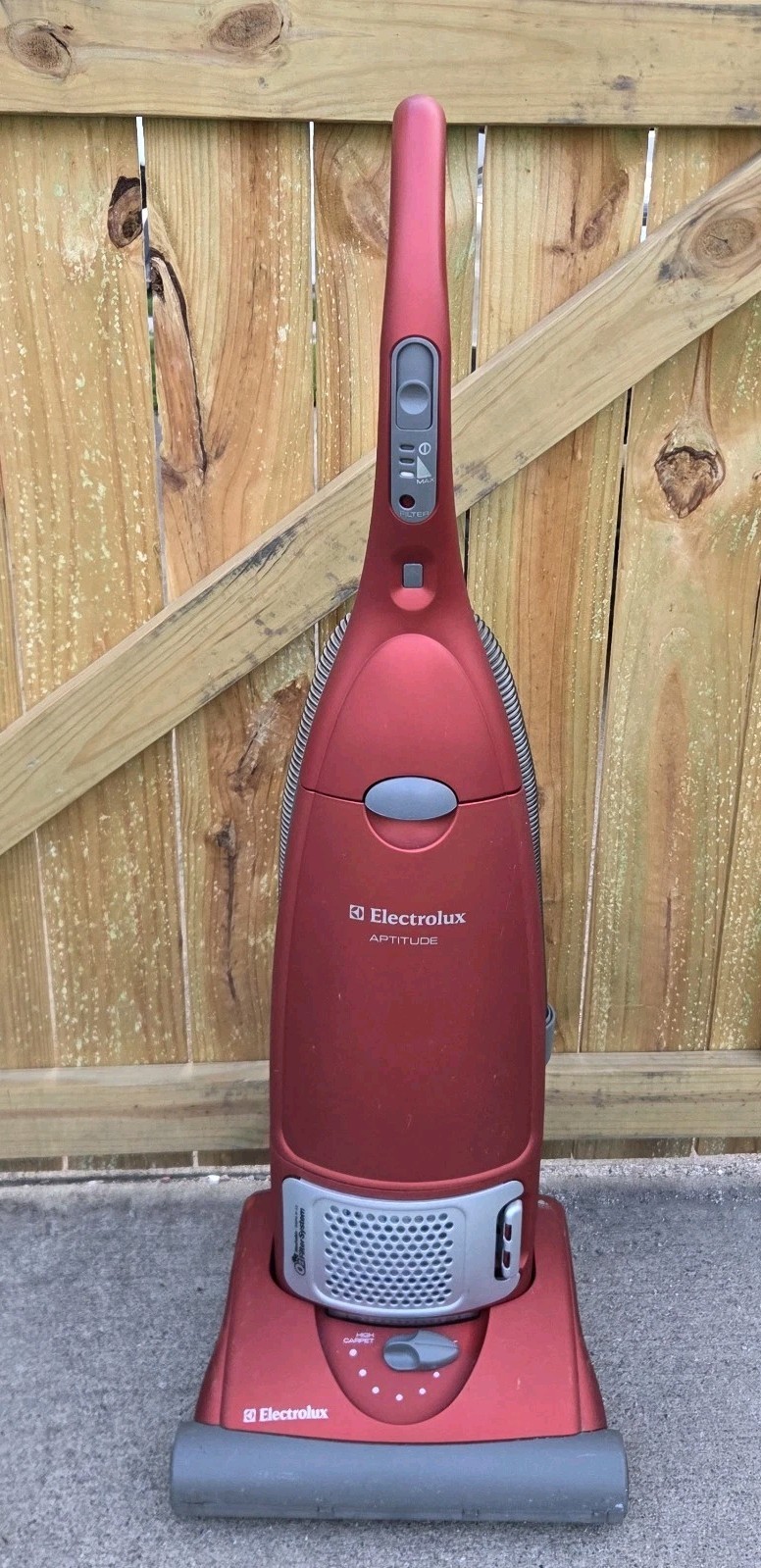 Electrolux Aptitude Upright Vacuum Cleaner EL5010 Red Works Fine Needs TLC gallery