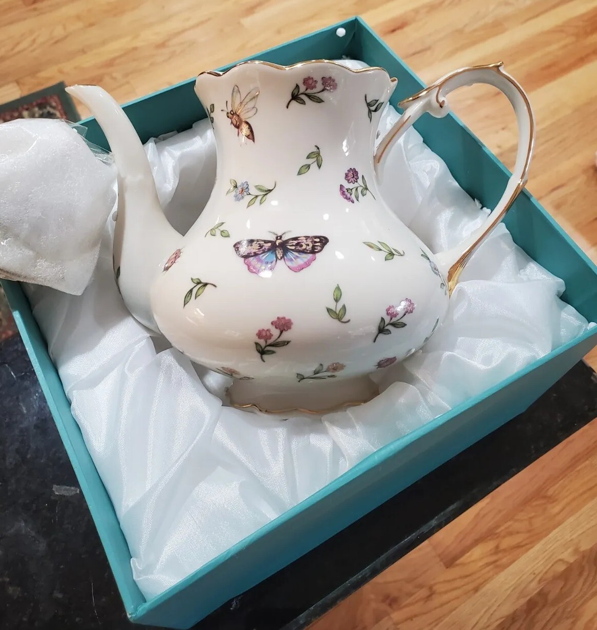 Morning Meadows Teapot - 32oz BURTON & BURTON BRAND NEW NEVER USED gallery