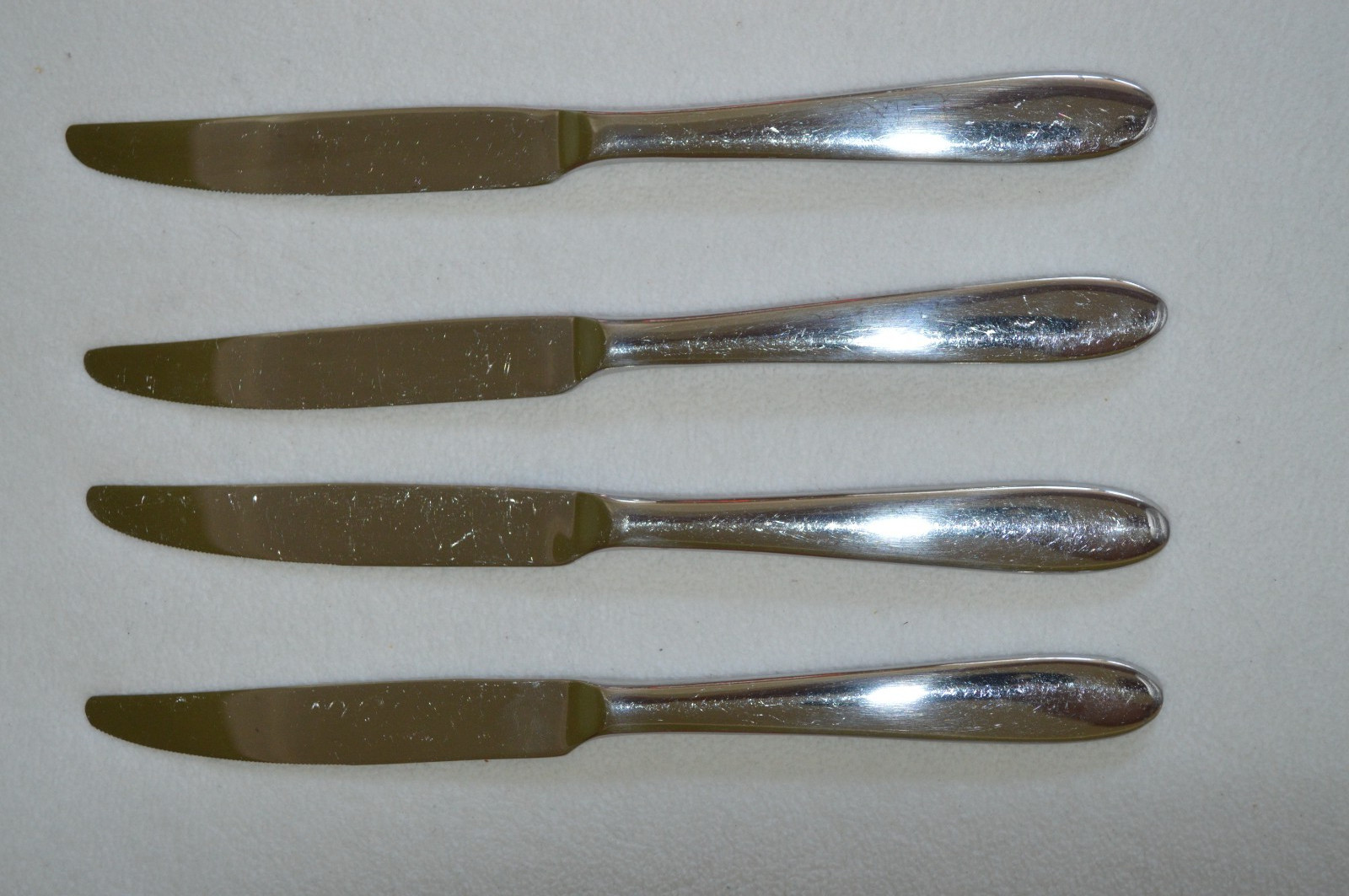 Oneida Mooncrest Trista Stainless Flatware Dinner Knife Set of 4 gallery
