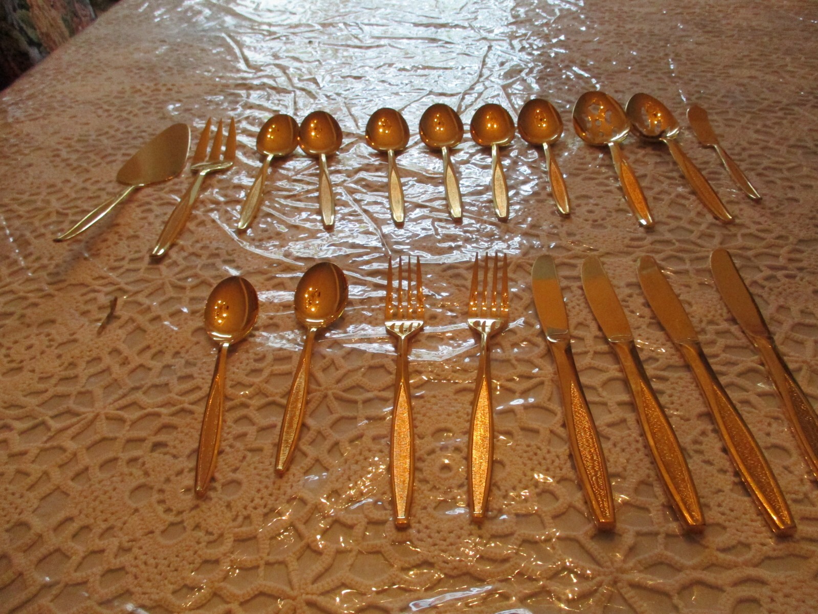CUSTOM DESIGN STAINLESS JAPAN FLATWARE MIXED LOT SET GOLDPLATED-19 Pieces gallery