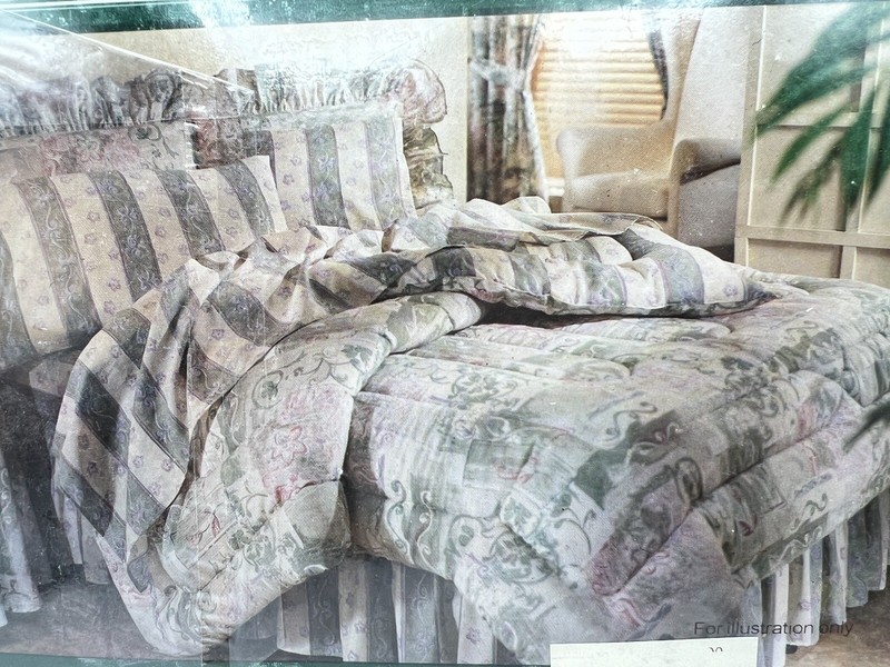 Canterbury Luxury Percale King Flat Sheet with 2 King Pillowcases NEW in Package gallery