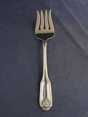Oneida Stainless Flatware CLASSIC SHELL Serving Fork – CUBE Mark – MADE IN USA