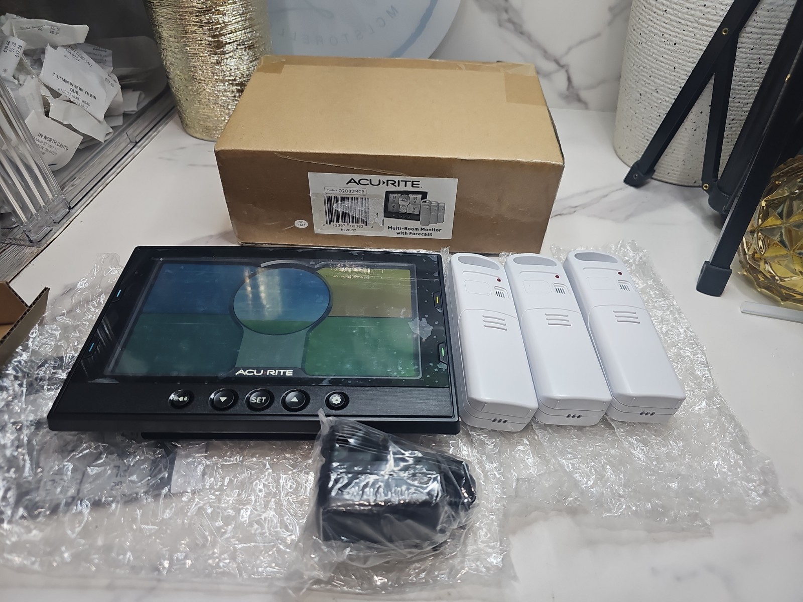 AcuRite Multi-Room Weather Station with Wireless Indoor/Outdoor Thermometer-NEW! gallery