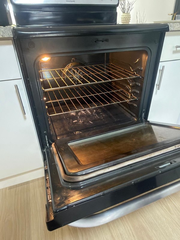 Frigidaire Freestanding Electric Range 4-Burner Radiant Smoothtop Black/Silver gallery