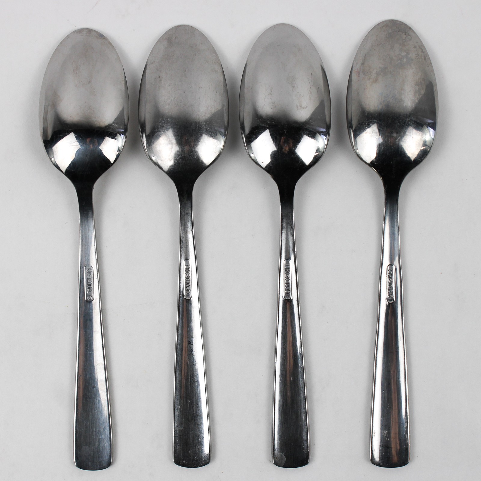 A Set of 4 Oneida Quadratic Pattern Oval Soup Spoons Glossy Frosted 7 Inches gallery