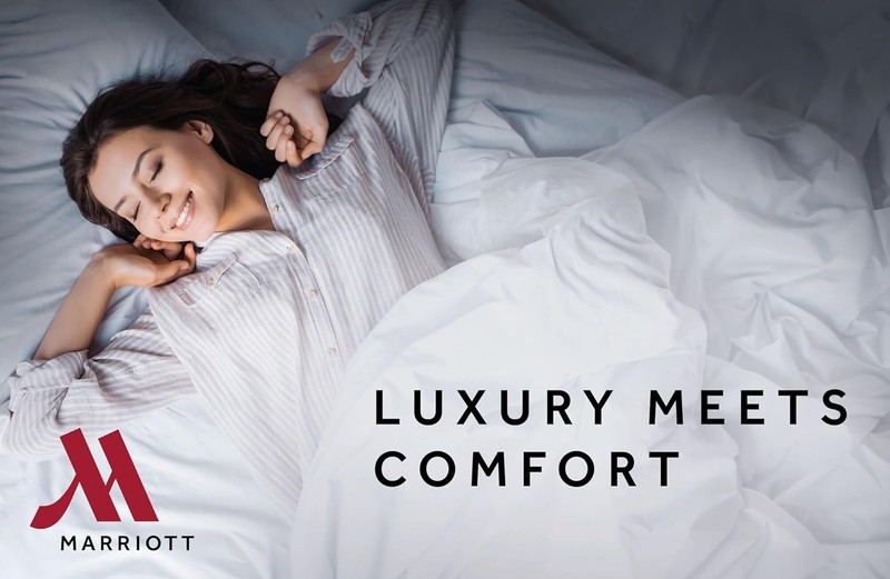 Marriott Hotel Down Alternative Eco Pillow Luxury Hotel Pillows 100%RecycledFill gallery