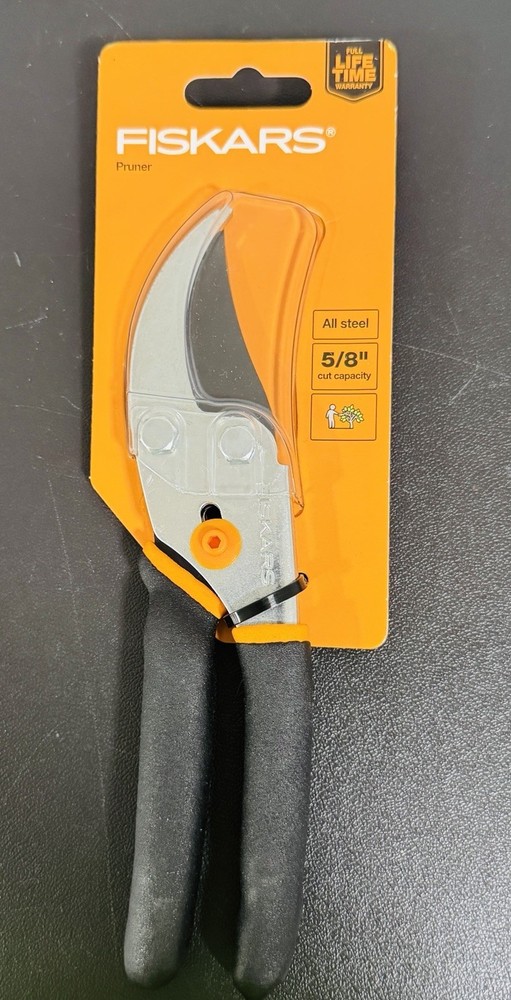 Fiskars Pruner Shears 5/8” Cutting Capacity Steel Blades And Shears NEW