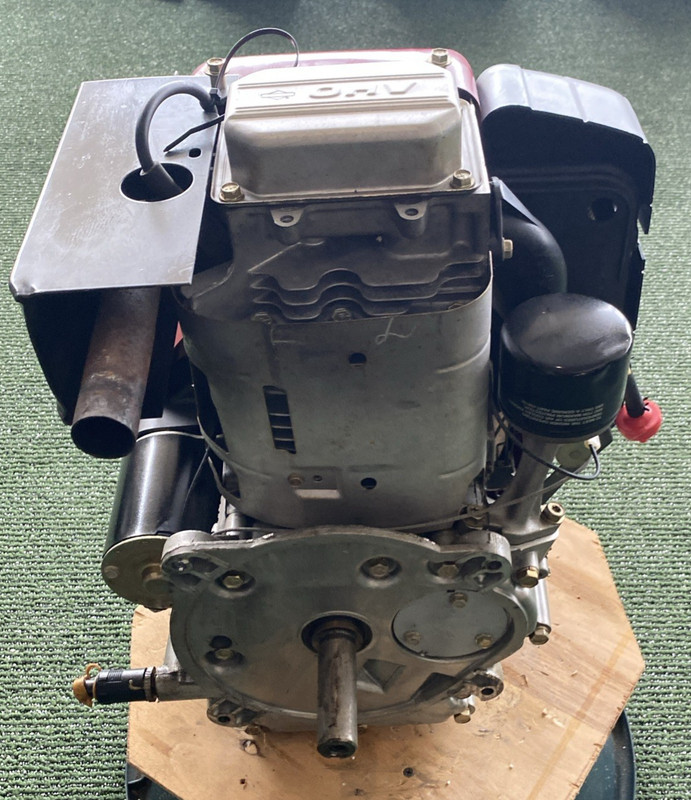 Briggs 28S777-1148 Vertical Engine 1" X 3-5/32” Shaft 3/5 Amp Alt 15.5 HP -SR gallery