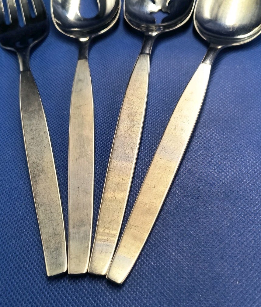 4 piece Oneida Community FROSTFIRE pattern stainless serving set gallery
