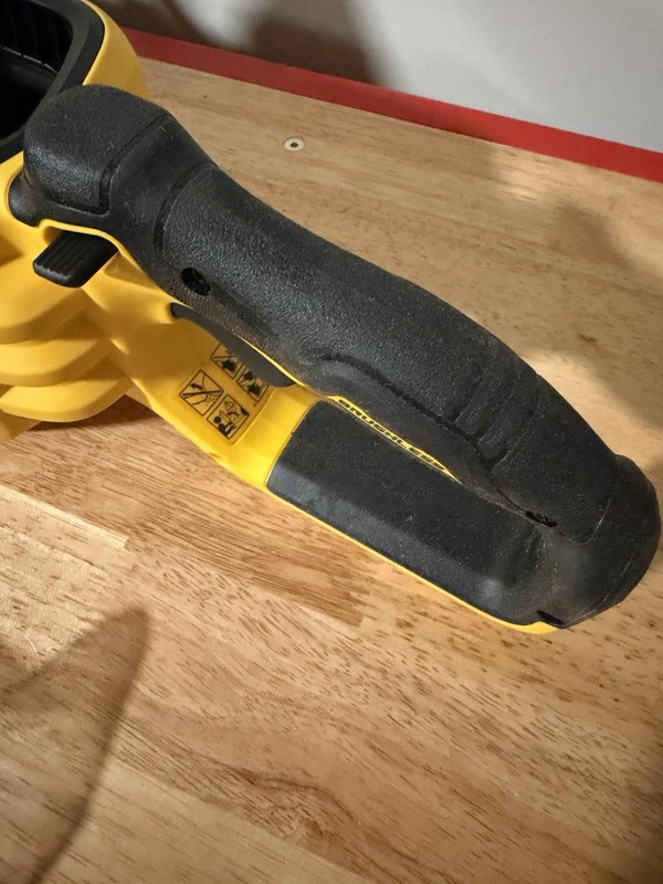 Dewalt 60v Max Flexvolt 18” Chainsaw Kit DCCS672X1 gallery