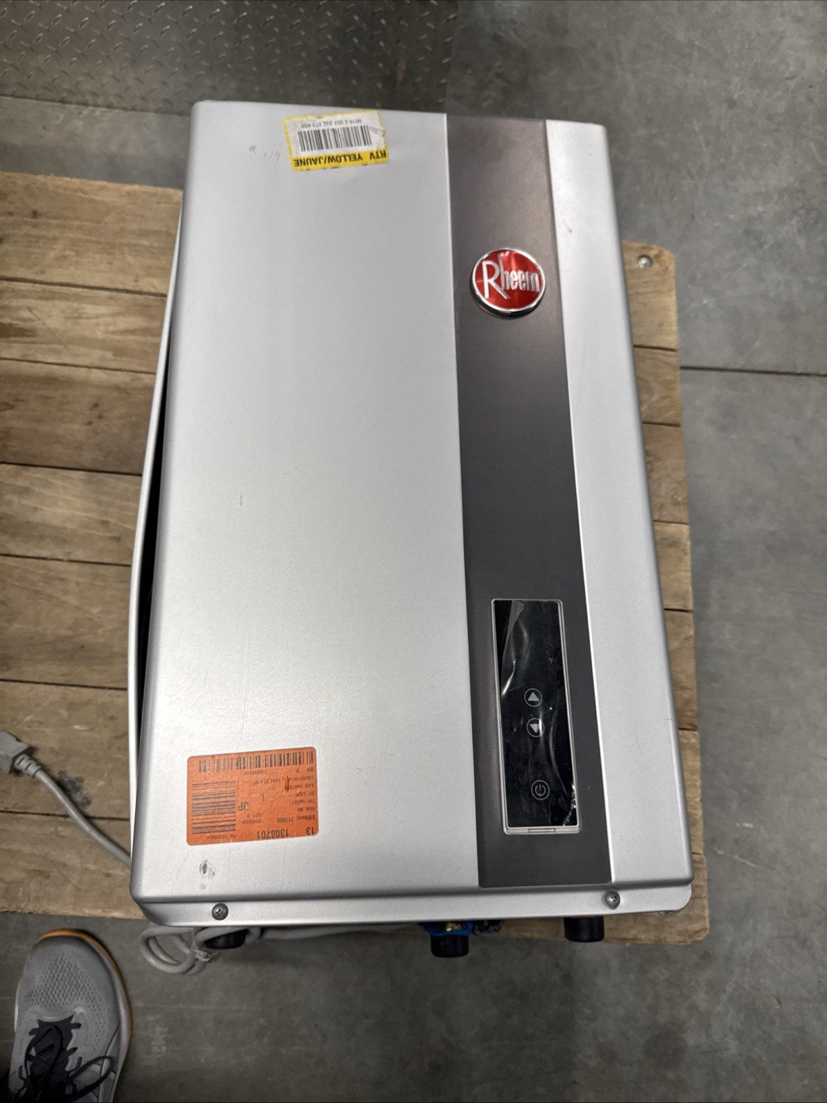 Rheem Performance Plus 7.0 GPM Non-Condensing Natural Gas Tankless Water Heater gallery