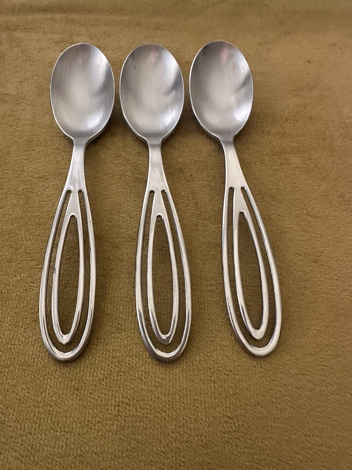 (3) Teaspoons Pottery Barn PBN3 Stainless LOOP gallery