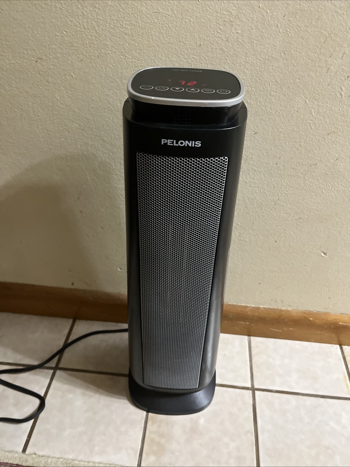 Pelonis Air Ceramic Tower Heater PSC23R4BBB Black 1,500 Watts 23 Inch Used gallery
