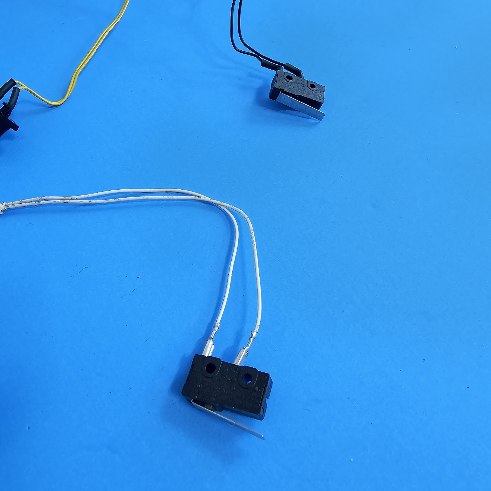 Samsung POWERbot R7040 Bumper Switch Sensor Set REPLACEMENT PART SR1AM7040WG gallery