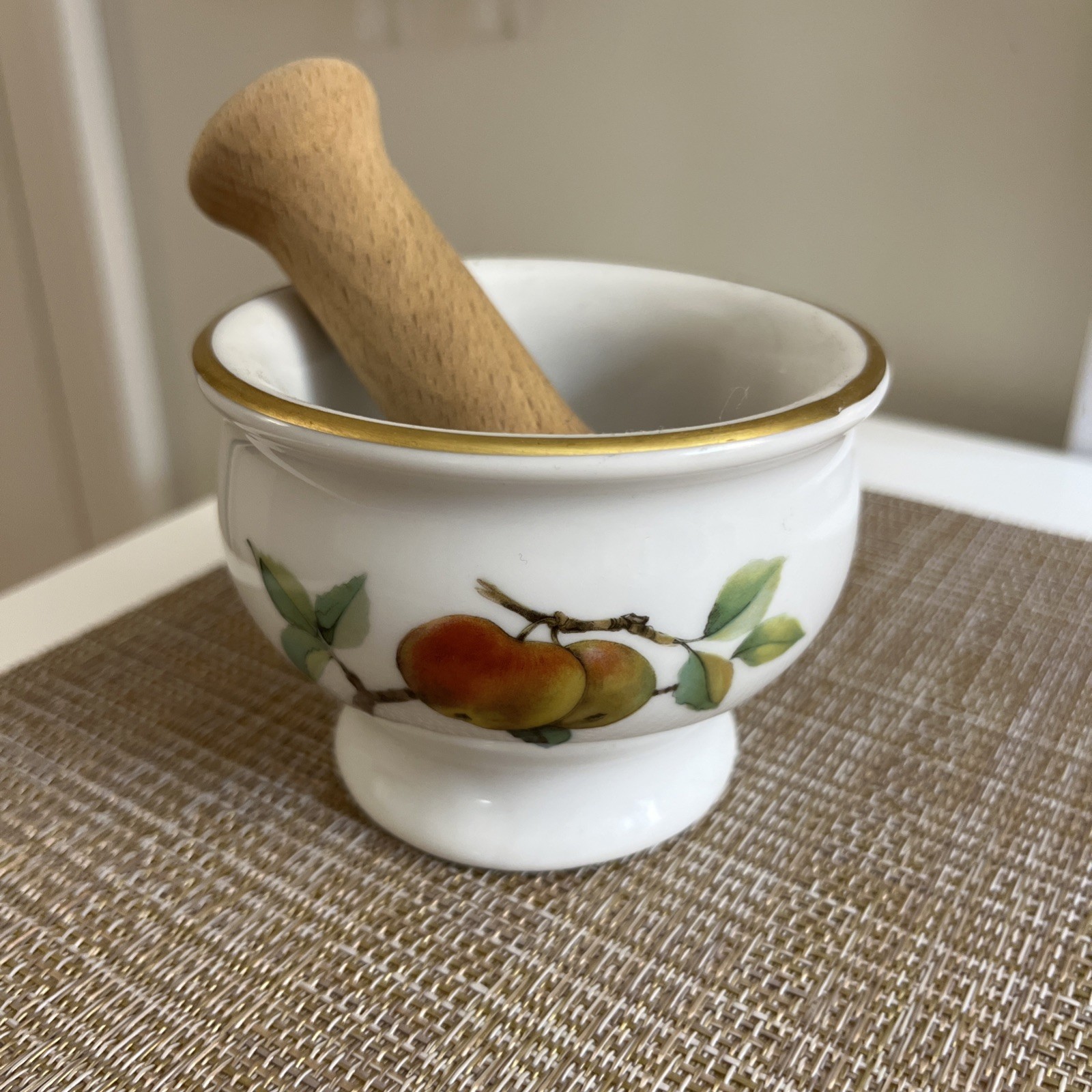 Royal Worcester Evesham Gold Mortar&Pestle RaspberryPeachCherry FinePorcelain gallery