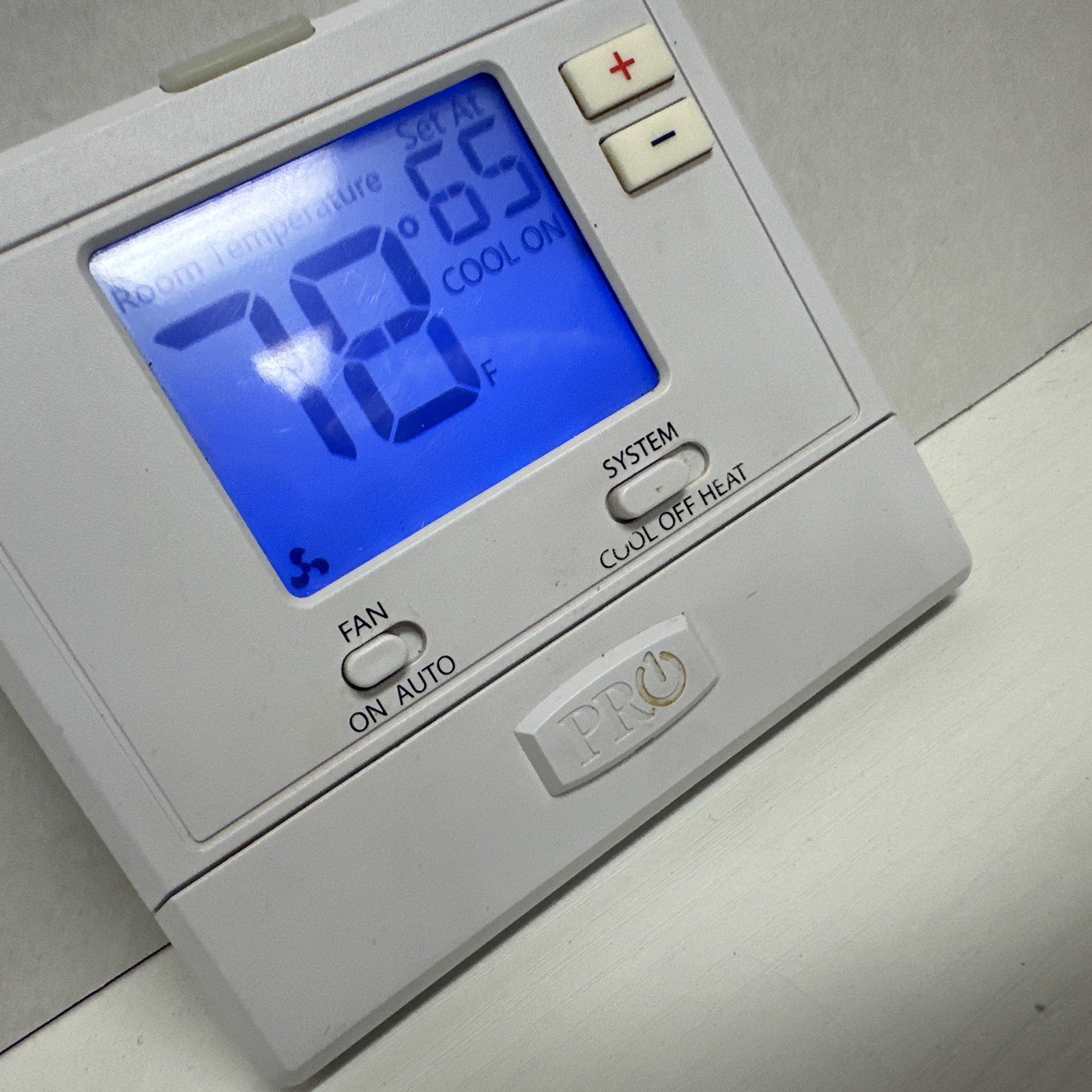 Pro1 IAQ T701 Digital Non-Programmable Thermostat (1H/1C) gallery