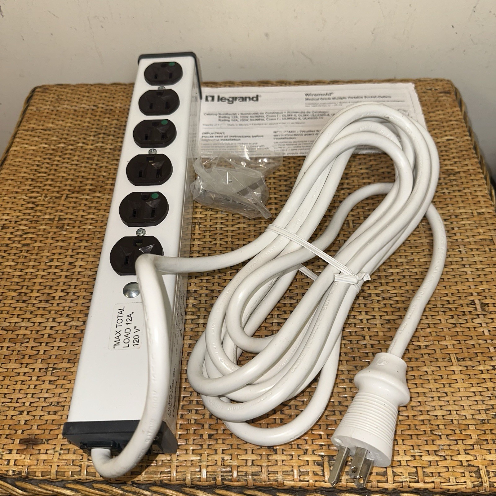 Legrand Wiremold Ulm6-6 Outlet Strip Switched Medical Grade 6 5-15R 5-15P 6 Ft. gallery