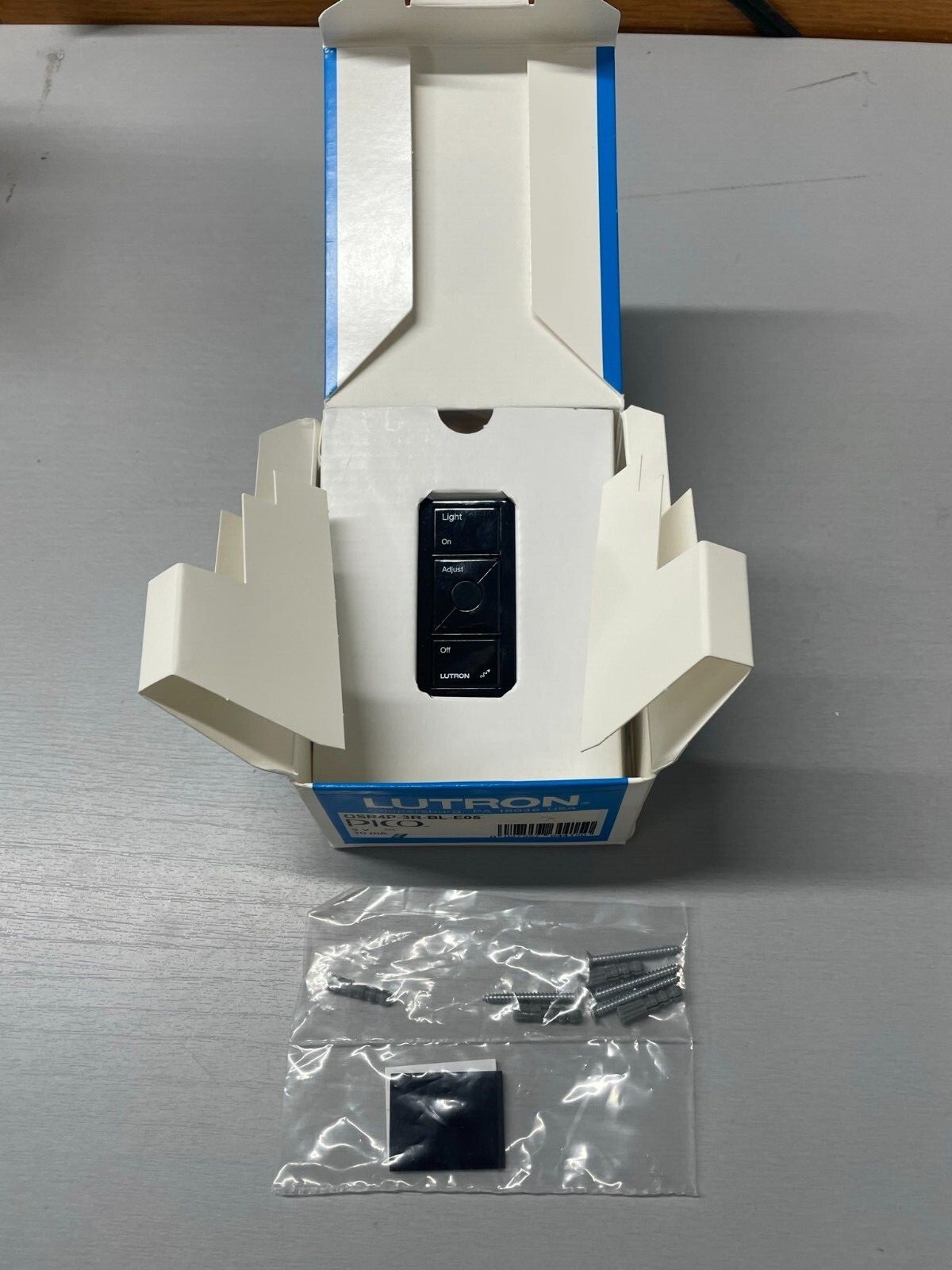 Lutron Pico QSR4P-3R-BL-E05 Wireless Remote (NEW AND UNUSED IN-BOX) gallery