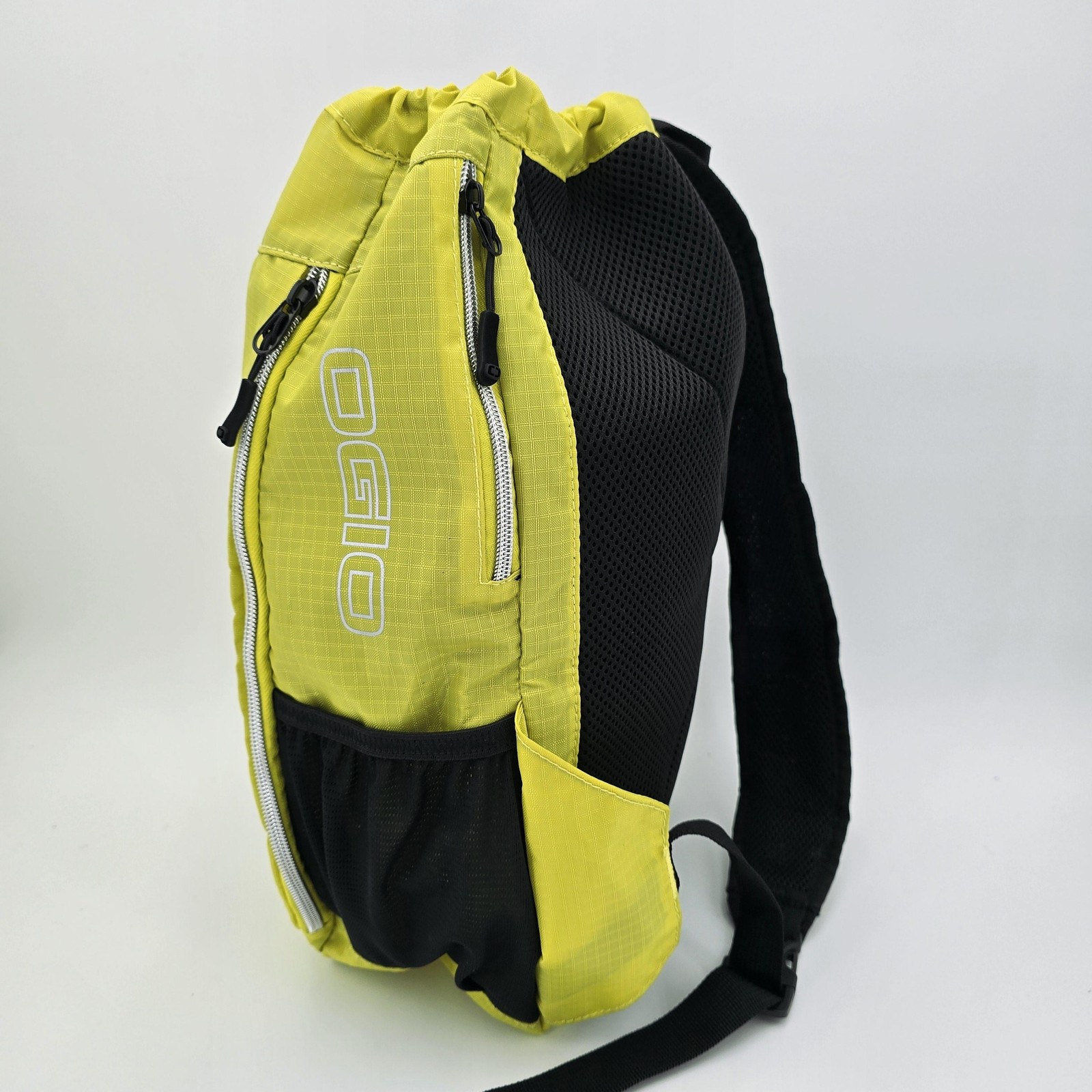 OGIO Sonic Sling Backpack Daypack Crossbody Black Ripstop Drawstring Zip Pockets 4
