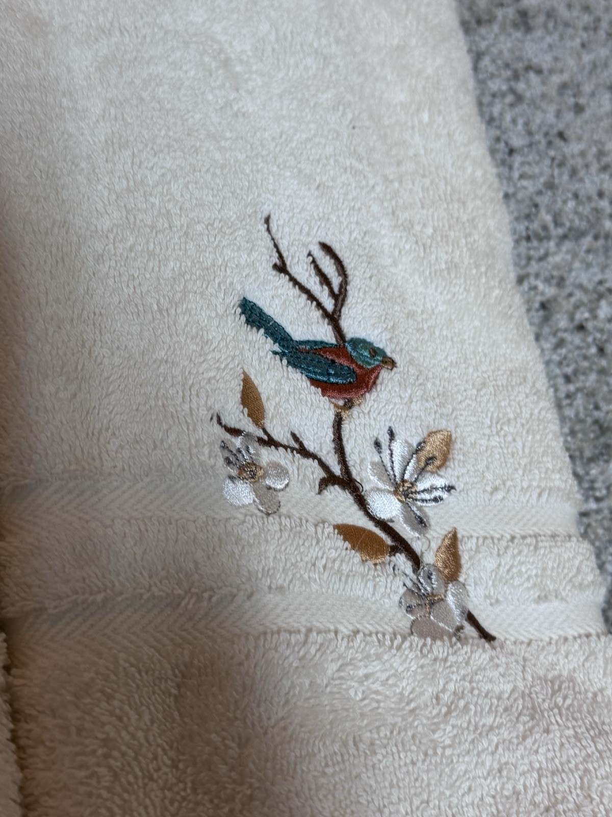 Linum Home Textiles Embroidered Bird Hand Towels, Cream 100% Cotton 2pc 16x30 gallery