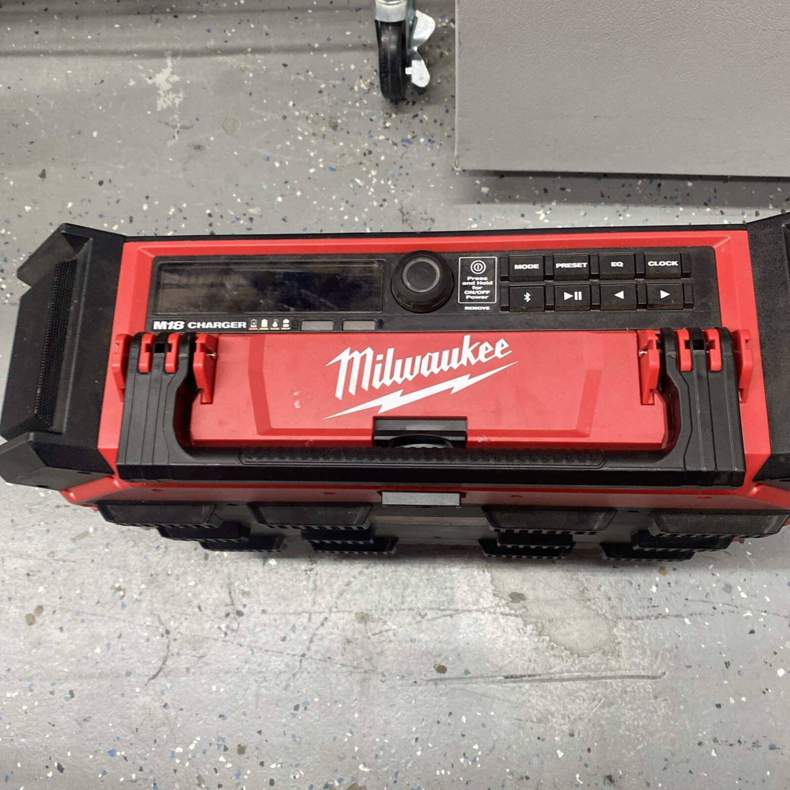 Milwaukee 2950-20 M18 Packout Bluetooth Radio Speaker With Battery Charger gallery