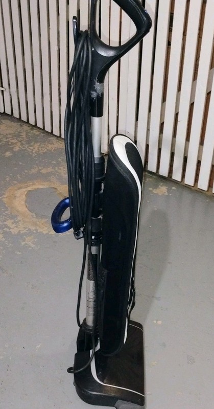 Oreck Elevate Command Upright Vacuum Cleaner UK30200PC Bagged Corded SaniSeal gallery