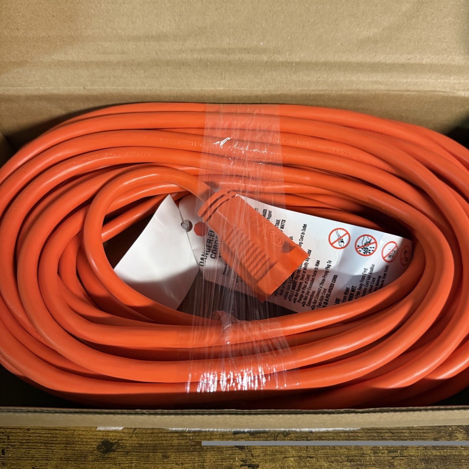 NEW - Amazon Basics 50-Foot 3-Prong Heavy-Duty Extension Cord 13A 1625W gallery