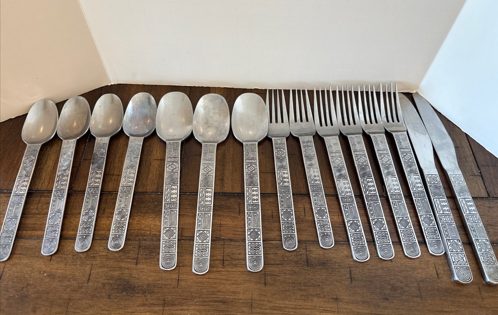 Cambridge Aztec 4 Teaspoons 3 Tablespoons 2 Small Forks 4 Dinner Forks 2 Knives gallery
