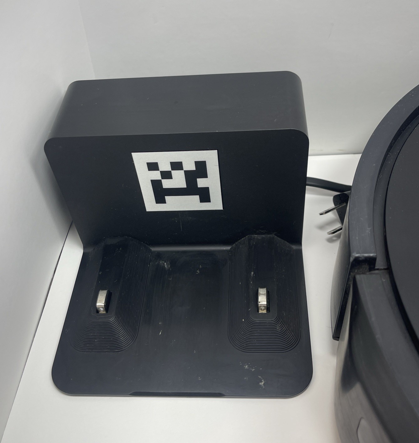 iRobot Roomba j7 Robotic Vacuum Cleaner 7150 WiFi Connected Graphite gallery