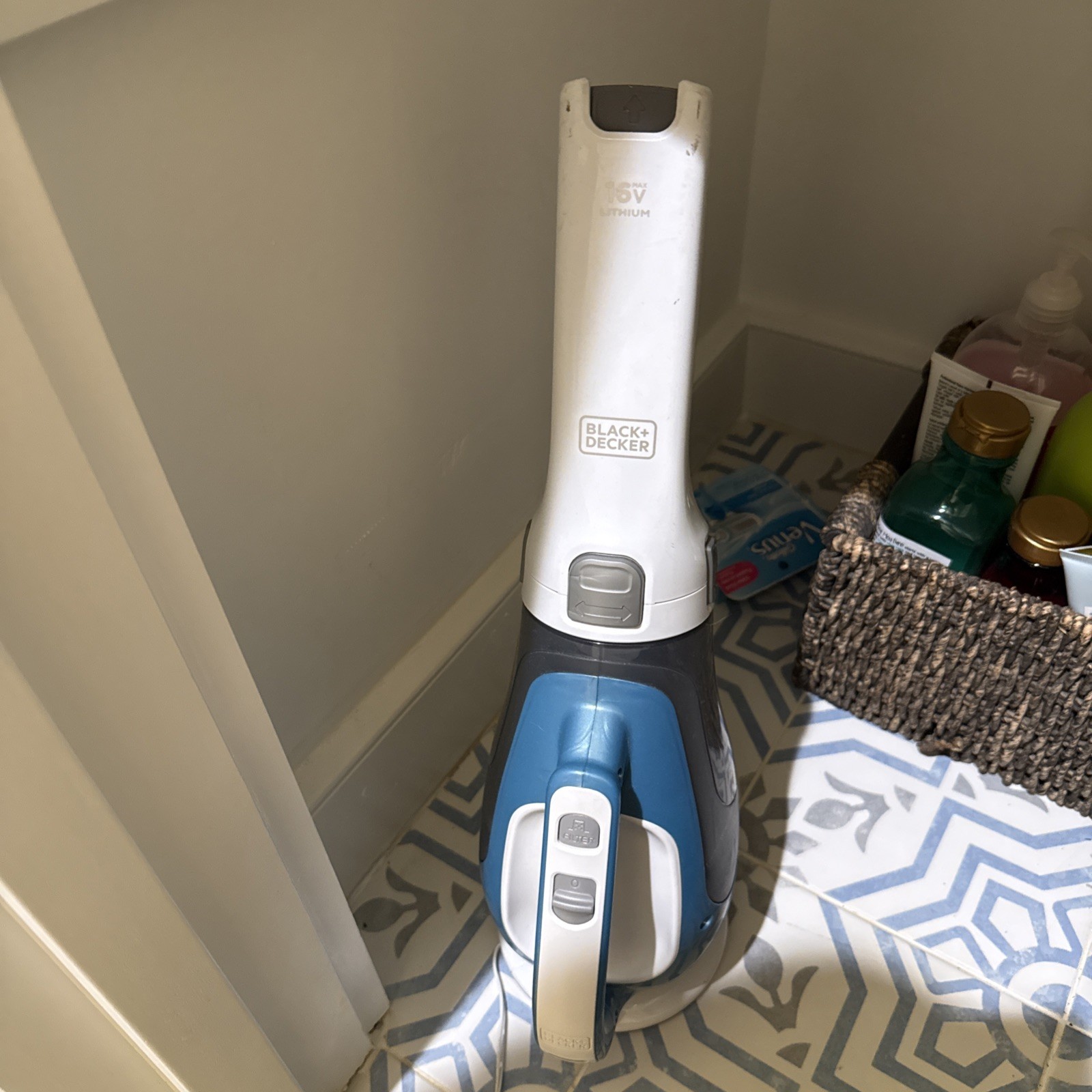 BLACK+DECKER HHVK320J10 White Handheld Vacuum Cleaner gallery