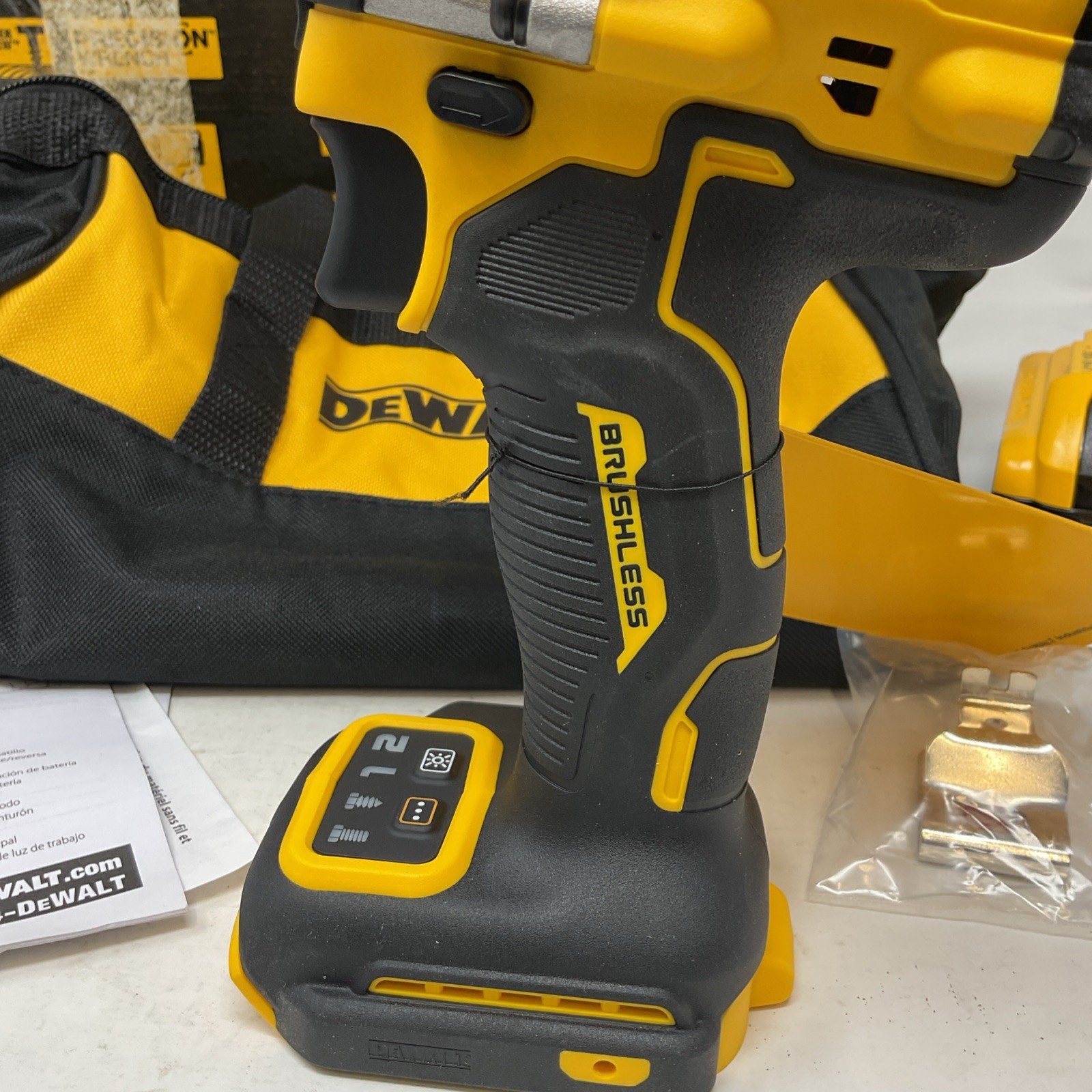 Dewalt 20V Atomic 1/2” Compact Impact Wrench Kit w/ 5ah Battery DCF921P1 gallery