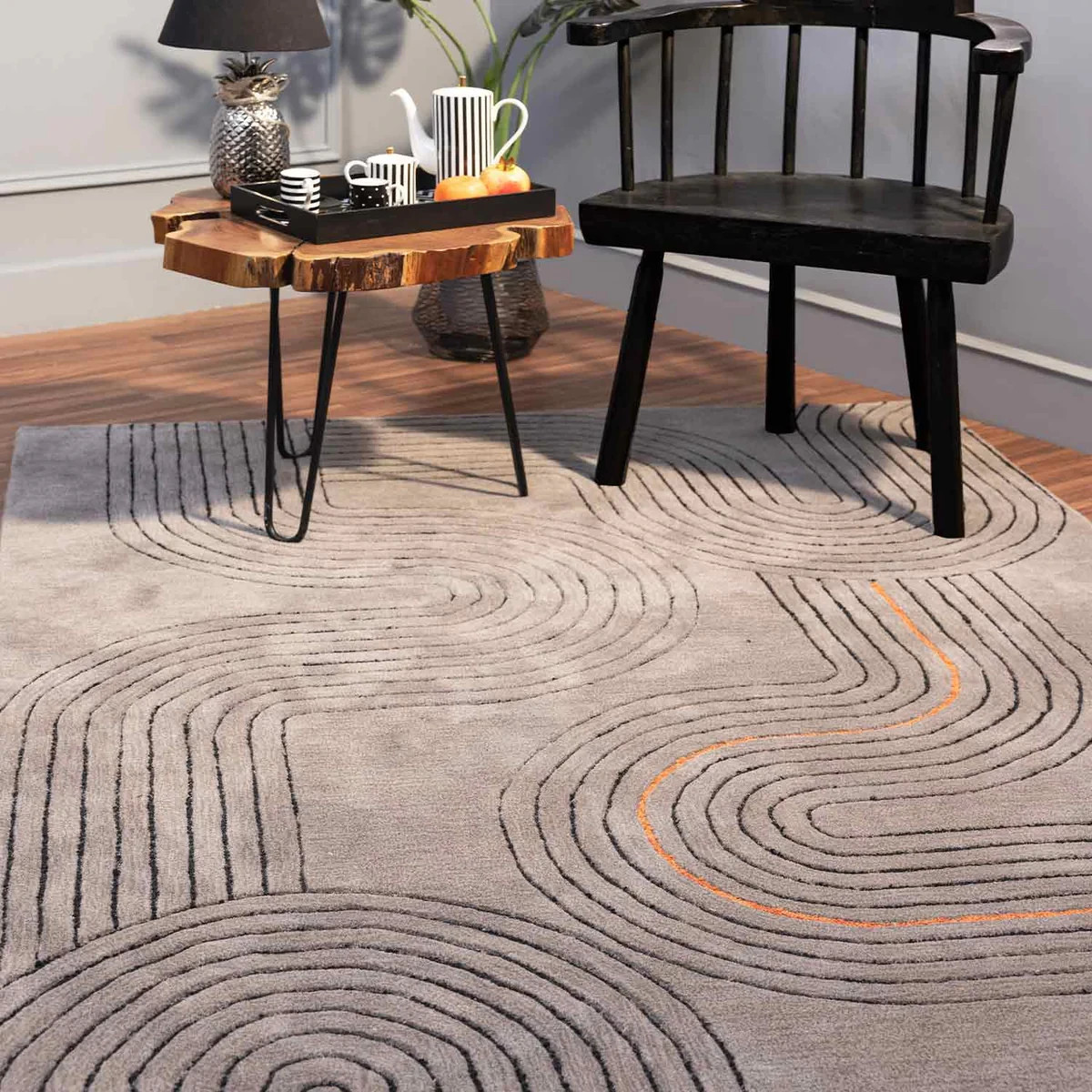 Hafsah Hand Tufted Woollen And Viscose Rug gallery