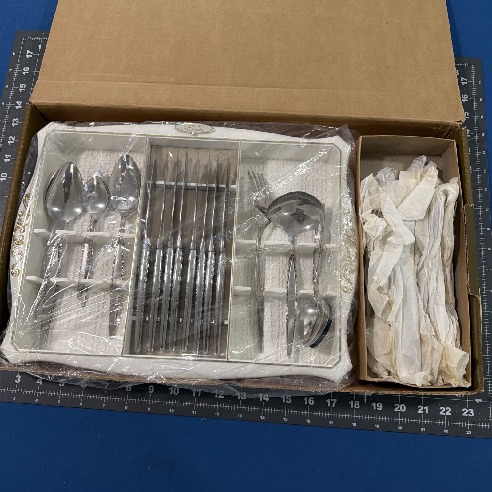 VTG Oneida Community Venetia 50-Piece Stainless Flatware Set Tray Box MCM - New gallery