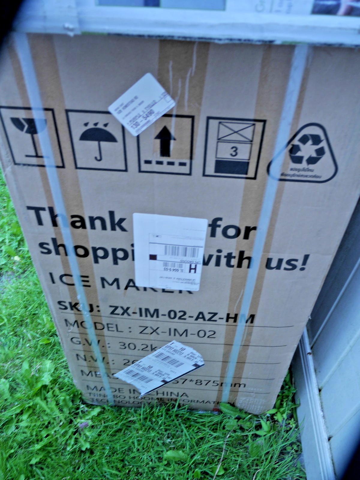 Commercial under Bar/Counter Ice Maker In Unopened box gallery