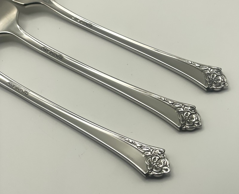 (3) Oneida Heirloom Cube DAMASK ROSE Stainless Salad Fork Lot ~ 6 7/8” gallery