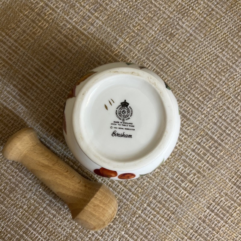 Royal Worcester Evesham Gold Mortar&Pestle RaspberryPeachCherry FinePorcelain gallery