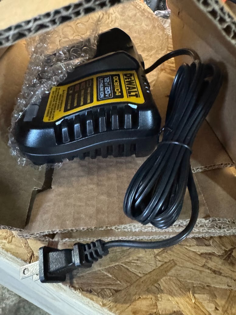 12 inch Compact Cordless Chainsaw Kit Battery & Charger DCCS621P1 DeWalt 20V MAX gallery