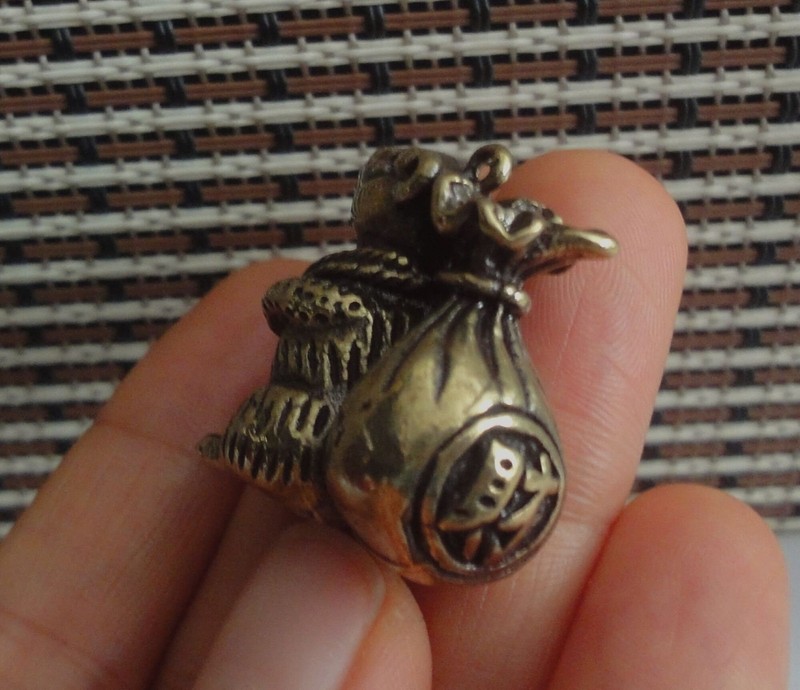 Vintage Style Solid Brass Lucky Rat Carry Bag Statue Pendant for Office Decor gallery