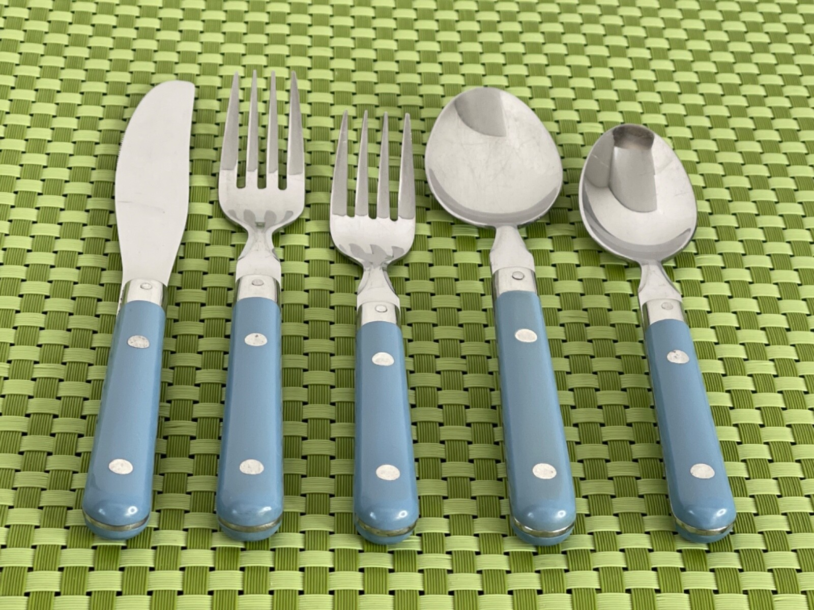 Washington Forge MARDI GRAS WILLIAMSBURG BLUE Stainless Choice Flatware B117WU gallery